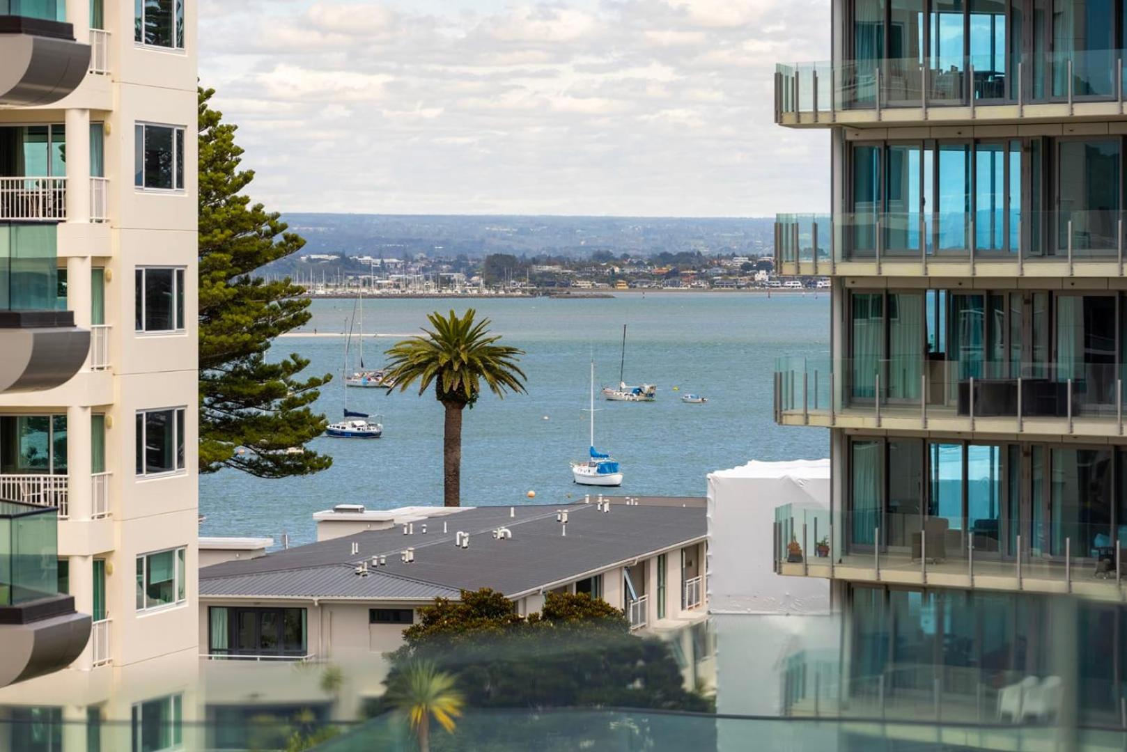 A Strand Of Paradise, Oceanside Views & Pool Маунт Маунгануи Екстериор снимка